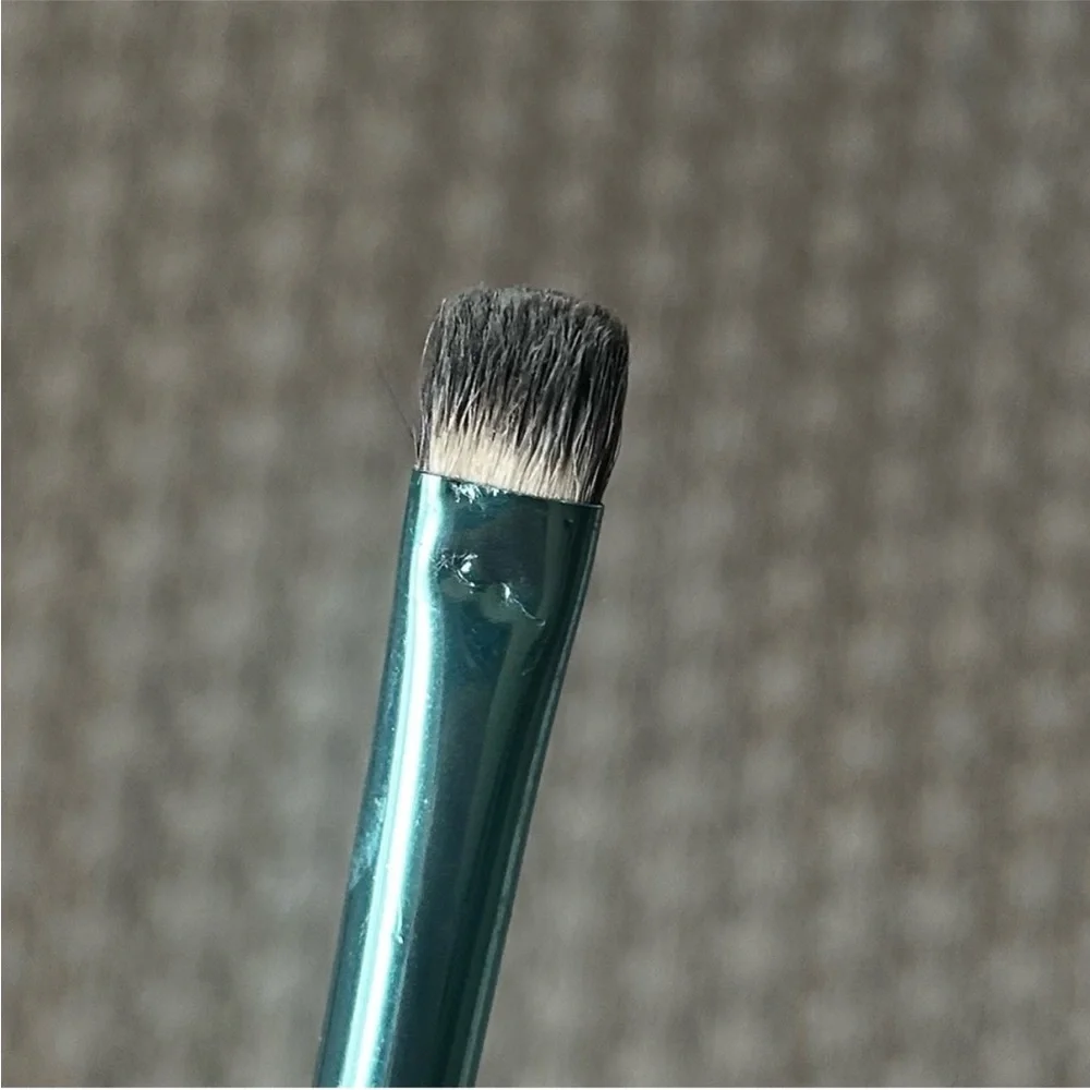 MAC Cosmetics Alluring Aquatic #233 Split Fibre Eye Shadow Brush